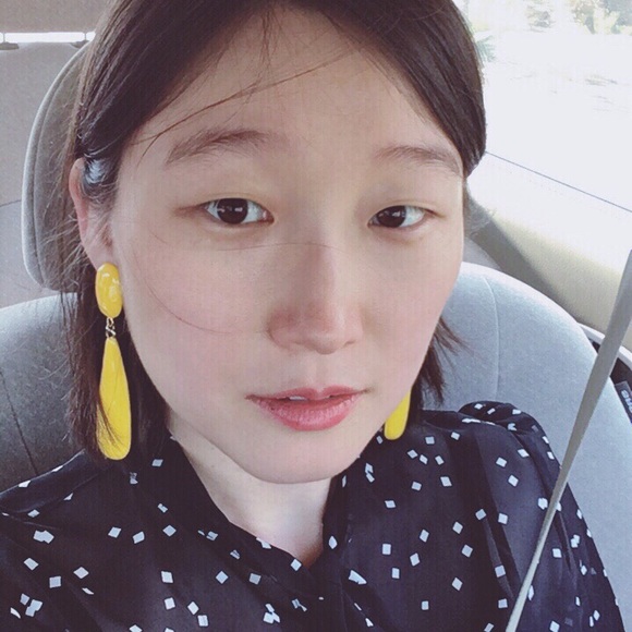 🌝Meet your Posher🌝 - Picture 2 of 4